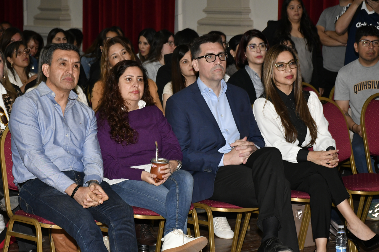 Charla violencia digital 1-02-10-26