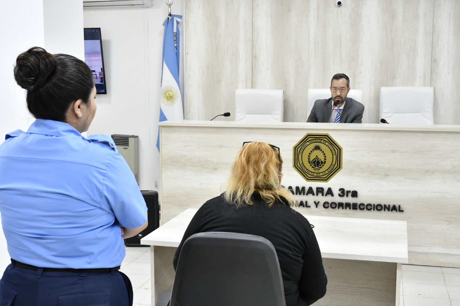 juicio contra CUESTA CRISTINA LEONOR desobediencia 6